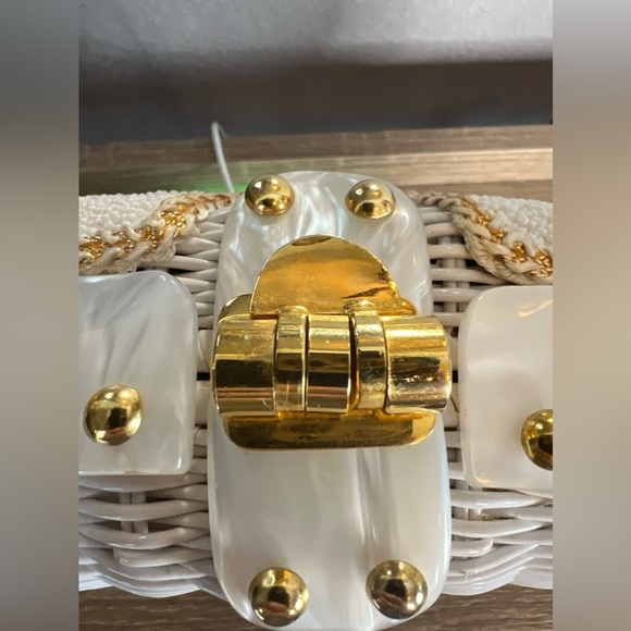 Vintage lucite beaded butterfly Adele wicker purse. - Picture 5 of 11